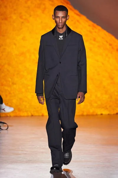 Look 3